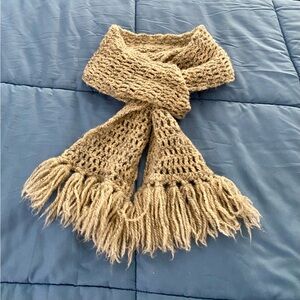 Biege hand knit scarf